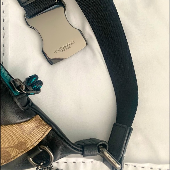 Warren BeltBag In SignatureCanvas,Rexy By Guang Yu - Picture 4 of 11